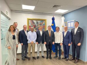 Fortaleciendo el diálogo público-privado para el desarrollo de las zonas francas del Cibao.